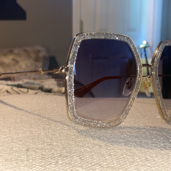AUTHENTIC GUCCI SUNGLASSES WITH CASE main image 6